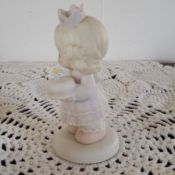 Vtg 1996 Precious Moments Birthday Wishes with Hugs & Kisses Porcelain Figurine - Picture 2 of 6